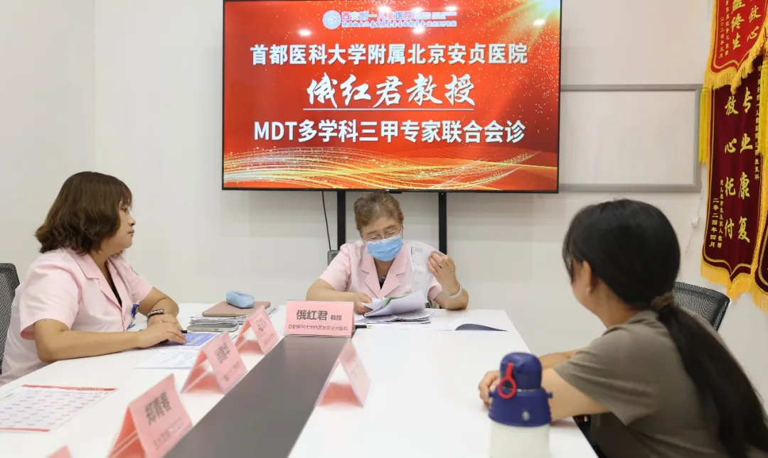 首都医科大学附属北京安贞医院俄红君教授儿科名医工作室落户我院，直击现场，门诊持续迎来就诊高峰!