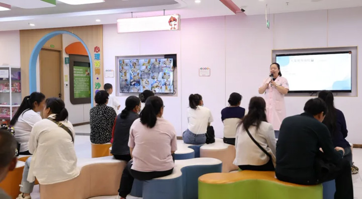 【直击会诊现场】中国康复研究中心曹丽辉教授会诊进行时，专业解决儿童发育难题......现场人气爆棚!