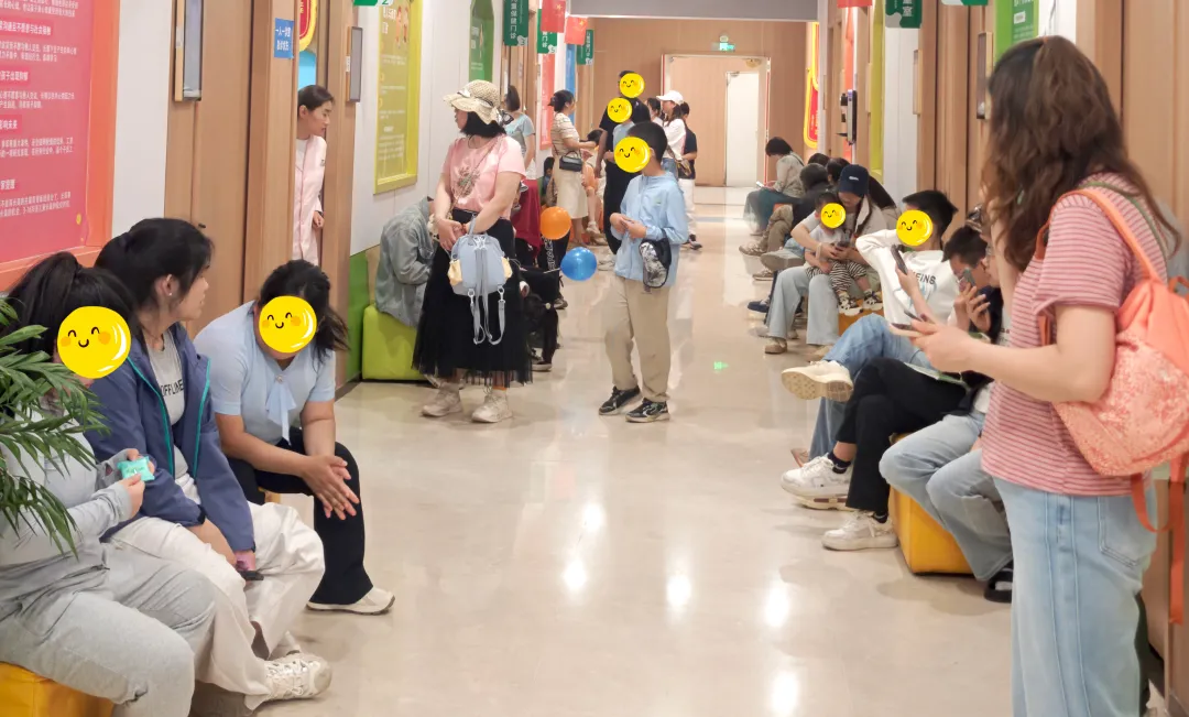 专家会诊“零距离”，首都医科大学附属北京安定医院贾军朴教授会诊现场火爆，少量余号可约!
