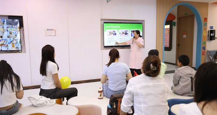 专家会诊“零距离”，首都医科大学附属北京安定医院贾军朴教授会诊现场火爆，少量余号可约!