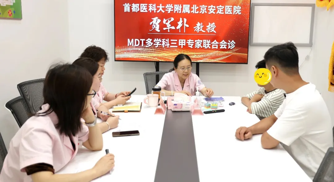 暑期干预黄金期，儿科大咖精准护航!北京安定医院贾军朴教授莅临我院联合会诊，广受家长欢迎