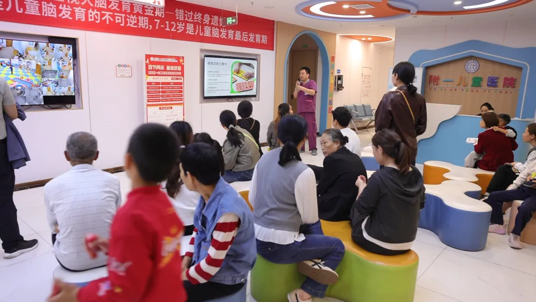 暖心坚守，“童”庆华诞：多彩活动点亮患儿康复之路