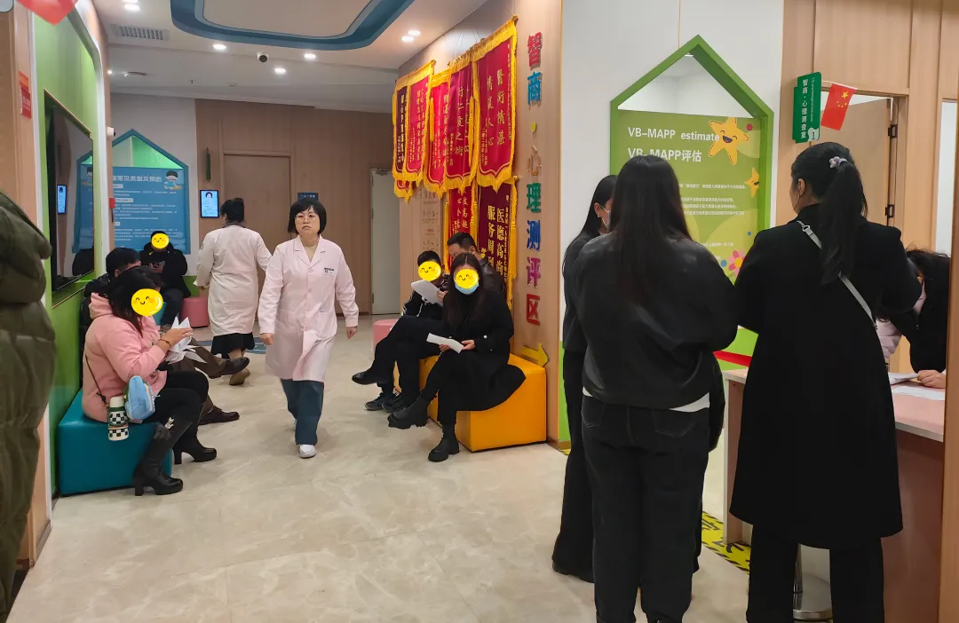 京陕名医齐聚，携手共筑儿童康复新希望——西安附一儿童医院大型公益会诊首日现场直击