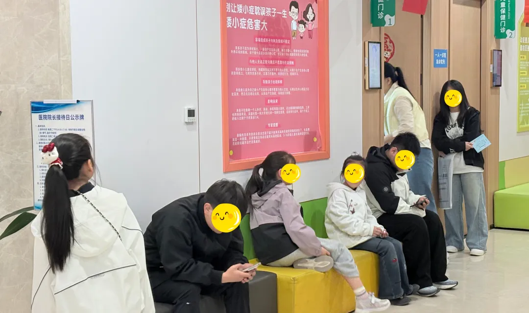 清明假期，西安附一儿童医院北京天坛医院杨伟力教授领衔会诊迎来假日就诊高峰，会诊所剩名额不多，限时预约